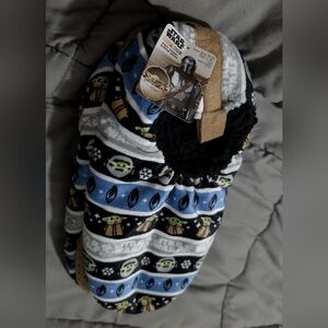NWT DISNEY MANDALORIAN SZ L/XL 10-12 FUZZY BABBA SLIPPER SOCKS